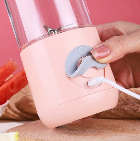 Mini juicer cup and portable juice maker